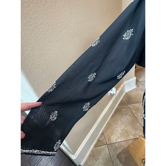 Graham Kandiah NY Embellished Long Sleeve Tunic Flowy Black White Top Size Large - Picture 12 of 16
